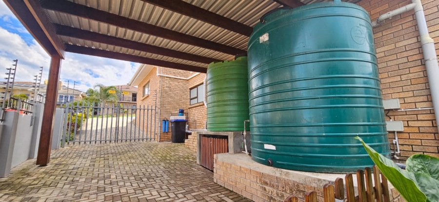 4 Bedroom Property for Sale in Wavecrest Eastern Cape